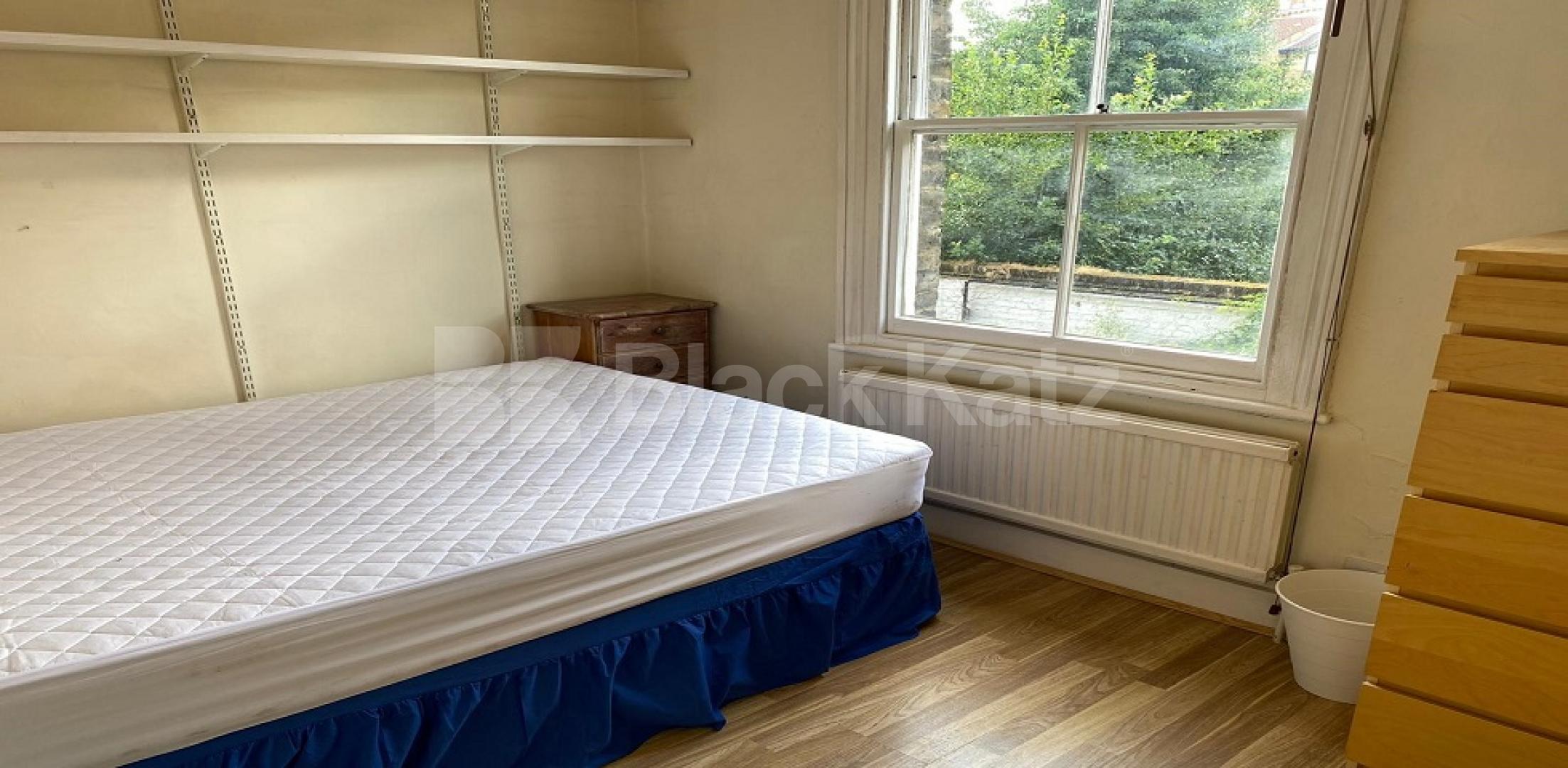 			LET , 3 Bedroom, 1 bath, 1 reception Terraced House			 Henshaw Street, Elephant and Castle